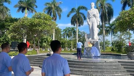 CÔNG TY CỔ PHẦN MÔI TRƯỜNG VÀ CÔNG TRÌNH ĐÔ THỊ THÁI BÌNH TỔ CHỨC LỄ DÂNG HƯƠNG NHÂN KỶ NIỆM 79 NĂM NGÀY THƯƠNG BINH - LIỆT SĨ