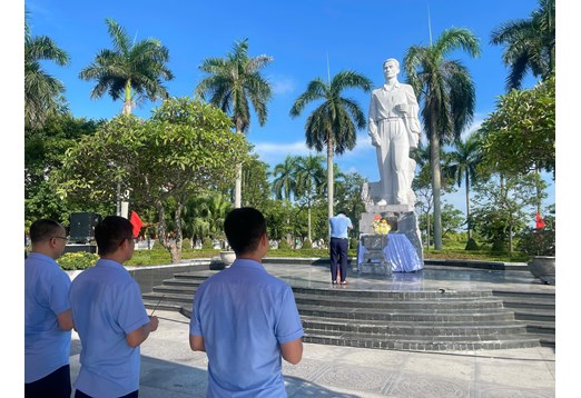 CÔNG TY CỔ PHẦN MÔI TRƯỜNG VÀ CÔNG TRÌNH ĐÔ THỊ THÁI BÌNH TỔ CHỨC LỄ DÂNG HƯƠNG NHÂN KỶ NIỆM 79 NĂM NGÀY THƯƠNG BINH - LIỆT SĨ